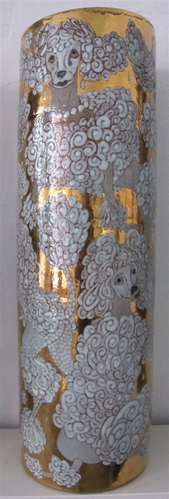 Poodle in Love 
Fayence&Gold Vase 68cm www.hinrichkroeger.com