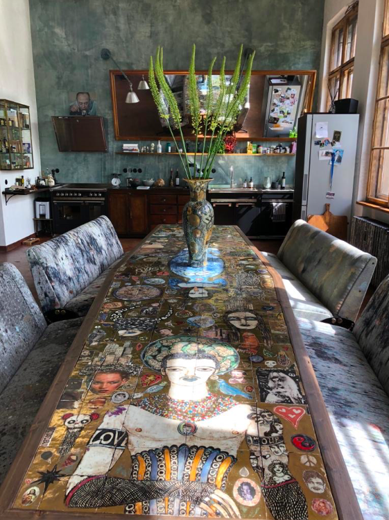 THE TABLE mit meiner Amy Winehouse Vase,BERLIN www.hinrichkroeger.com